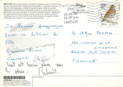 Irlanda — paisagem rural com cabana e montanhas — John Hinde — Verso