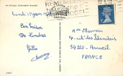 Grenadiers — Un Alférez, Grenadiers — The Photographic Greeting Card Co., Ltd., Londres — Reverso
