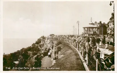 O Caminho em Ziguezague e o Palco de Música, Folkestone — série 556 — THE R-A (POSTCARDS) LTD.