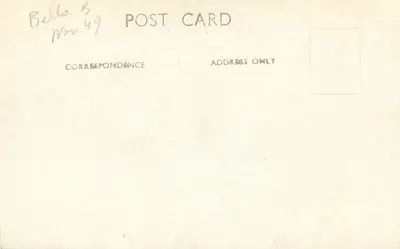 Ulica Lasowa, Okehampton — widok ulicy z budynkiem z dzwonnikiem — datowany 1932 — Rewers