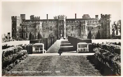 Les Jardins, Château de Herstmonceux — série 7683G