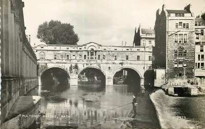 Pulteney Bridge, Bath — vista com pescador — Valentine & Sons, Ltd., Dundee