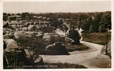 Rusthall Common, Tunbridge Wells — vista panorâmica — série IX, editor R.A. (Postcards) Ltd.