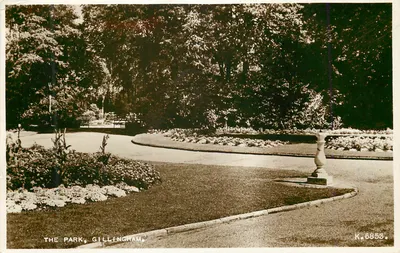 O parque de Gillingham — vista da avenida e do jardim — Valentine & Sons, Ltd. n° K.6853