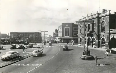 Market Square, Ilkeston — vista urbana com veículos e fonte — Valentine & Sons Ltd.