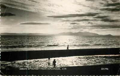 Arran ao pôr do sol da Esplanada, Ayr — vista da costa ao pôr do sol — série 221796