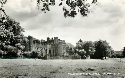 Featherstone Castle. Haltwhistle — vista do castelo — Turners of Newcastle