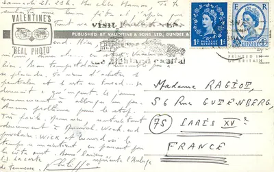Argyll Lodging and Castle Wynd, Stirling — vista de edifícios históricos com carro — editor Valentine & Sons Ltd, Dundee & D 8592 — Verso