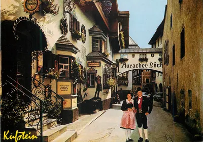 Kufstein — Römerhofgasse com o famoso Auracher Löchl — Montana Postkartenverlag