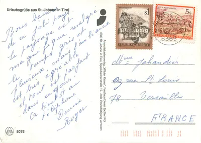 St. Johann in Tirol — alpejska domowa z kwiatami — Tirol — Rewers
