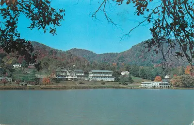 O Terrace Hotel e o Centro Costen J. Harrell — Lake Junaluska, Carolina do Norte — Color-King, n° WP-145