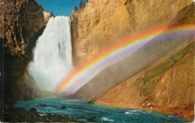 Arco-íris em Spray, Cachoeira Inferior de Yellowstone — Parque Nacional de Yellowstone, Wyoming — Publicado pela Eric J. Seaich Co., Salt Lake City