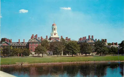 Dunster Hall — Ao longo do rio Charles — Cambridge, Mass. — Tichon Bros., Inc. Boston 15, Mass.