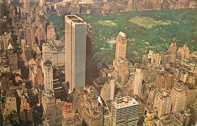 Vue aérienne du General Motors Building à New York — entouré de l'Central Park — éditeur ALMA, n° 519