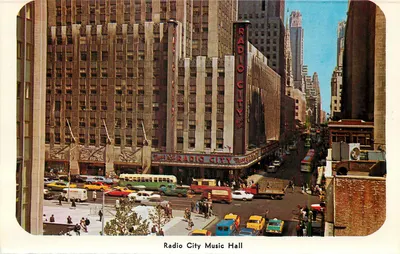Times Square — vista da estátua de George M. Cohan — editor não visível — Verso