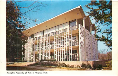 Academia de Artes de Memphis no Parque Overton — edifício moderno com varandas — editor desconhecido