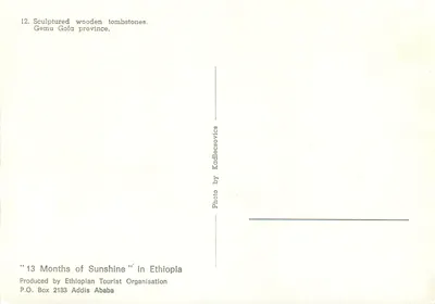 Tumbas de madeira esculpidas — Província de Gemu Gofa — Foto de Kadlecsovics, Produzido pela Ethiopian Tourist Organisation — Verso