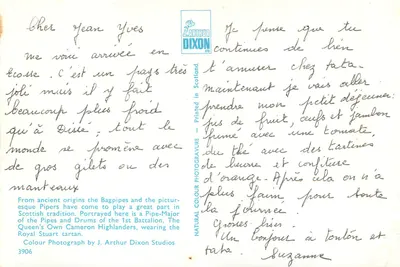 Píper escocés — Pipe-Major de los Highlanders de la 1a Batallón — J. Arthur Dixon Studios, n°3906 — Reverso