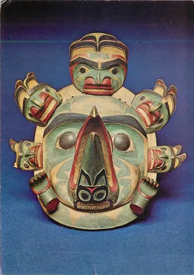 Máscara da costa noroeste — monstro com bico de corvo e cinco cabeças animais — The British Museum