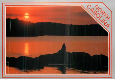 Pôr do sol sobre um lago — North Carolina — Aerial Photography Services, Inc.