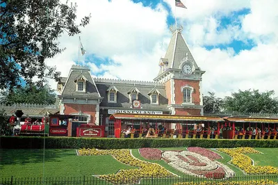 Estação da Ferrovia do Disneyland — Retrato floral do Mickey Mouse — Disneyland