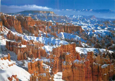 Bryce Canyon — Dias de inverno no Bryce Canyon são brilhantes e frescos com neve cobrindo os Hoodoos como chantilly em um bolo — Bryce Canyon N.H.A. #21007 G-3166