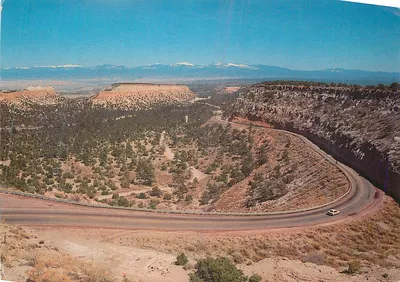 Rodovia para Los Alamos, Novo México — A «Cidade Atômica» — Publicado por Shalako Shop