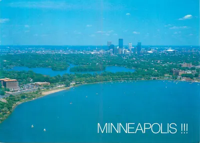 Minneapolis — vista aérea com lago Calhoun e skyline — Publicado e Direitos Reservados por NMN, Inc.