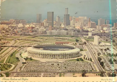 Estádio de Atlanta e Skyline — Foto por Jim Daine — Pub. pela Atlanta News Agency