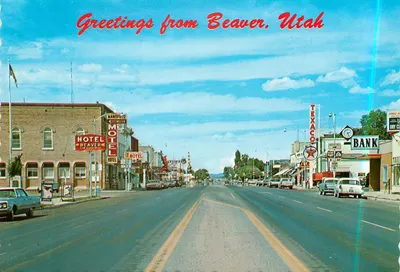 Beaver, Utah — vista da rua principal com hotéis e postos de gasolina — Salt Lake City