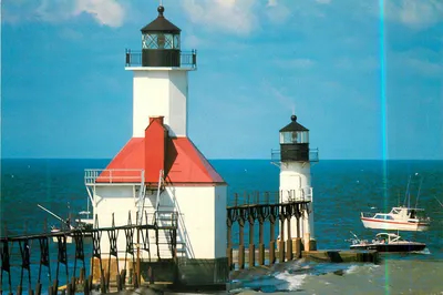 Farol do North Pier em Benton Harbor — Michigan — editor Penrhod/Hawatha Co. n°2112