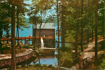 Canoa e moinhos de farinha em Stone Mountain — Geórgia — editor International