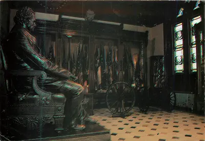 Estátua de general sentado — Hall dos Estandartes, Hartford, Connecticut — The Color Studio, n° HTFD 18