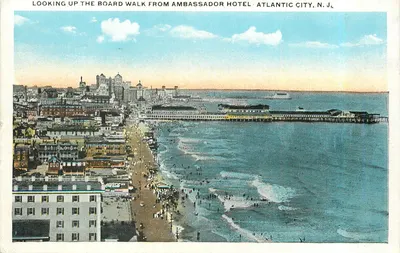Vista da Boardwalk de Atlantic City — vista do Hotel Ambassador — editor The Sithens Post Card Co.