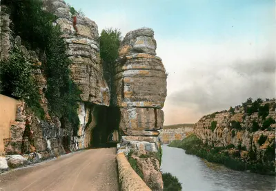 Le Déflé — Ruoms (Ardèche) — E.C. Paris