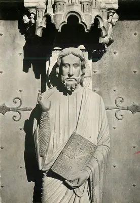 Statue du Christ enseignant — Cathédrale de Chartres — Laboratoire Perrier