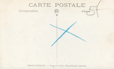 Skulptura — kolumna kościoła — PHOTO GEORGE — Aries-sur-l'Rhône — Rewers