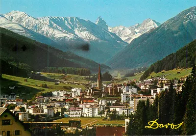 Davos — vista panorâmica com montanhas nevadas — Farbenfoto Furter, Davos-Platz, n° 1040