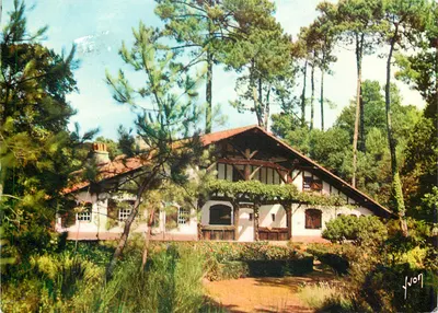 Villa landaise na floresta de pinheiros — Quercy — Edições de Arte de Arcueil
