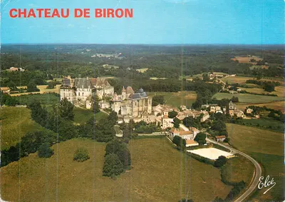 Castelo de Biron — vista aérea — Editor Elcée, n° 5459