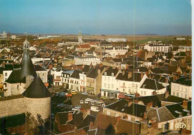 Issoudun (Indre) — Vista Geral — A Torre da Hora — M. Roussel, Photo-Editora, Paris