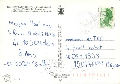 Châteaubriant (Loire-Atlantique) — As Torres de entrada do castelo-forte (séculos XI e XII) e as arcadas da escada — Pierre Artaud & Cie, editores — Verso