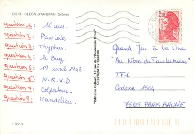 Cleons d'Andran — vista da praça com fonte de elefantes, igreja e rua comercial — Edições Cellaard — Verso