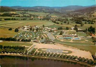 La Clayette (Saône-et-Loire) — O Camping e a Piscina — Ed. J. Cellard, B. 8061