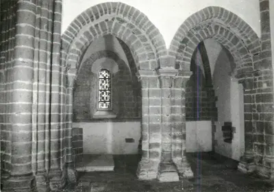 Abadia Branca — Entrada das capelas laterais — Foto G. BOCHATON, Impressor Interdito - 47-000