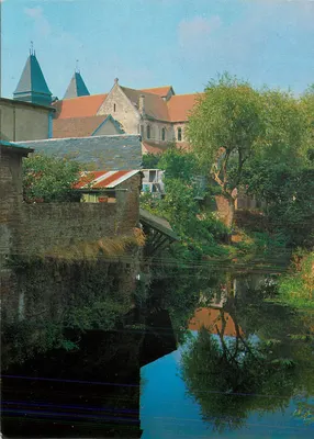 Gournay-en-Bray — O Rio Epte e o chefe da Igreja de São Hildeberto (séculos XI e XII) — Edições ESTEL