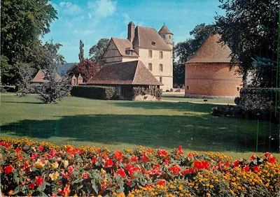 Castelo de Vascœuil — XIVe e XVe séculos — Editado pela Associação 'Les Amis du Château de Vascœuil' e de Michelet