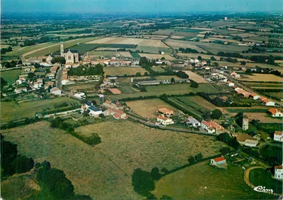 Les Gardes (M.-et-L.) — Vista geral aérea — Impressor Combier, n° 8...B