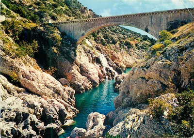 As gargantas do Hérault entre os pontes do Diabo e ST-GUILHEM-LE-DESERT — Frontignan, Impressor