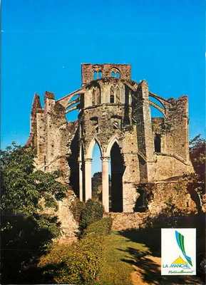 Abadia de Hambye (Manche) — A igreja vista da abside — Éditions et Impressions Combier / Mâcon
